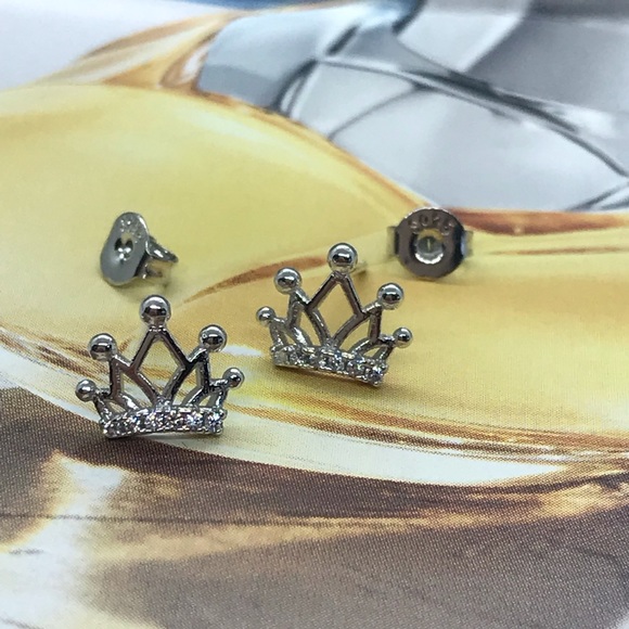 🌟 Crown 👑 Stud Earrings - Picture 4 of 4